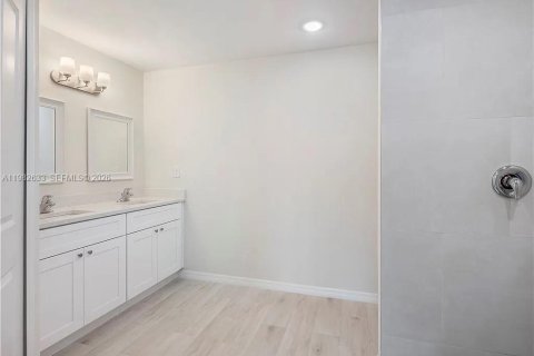 Casa en venta en Cape Coral, Florida, 4 dormitorios, 156.35 m2 № 2049146 - foto 10