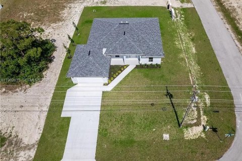 Casa en venta en Cape Coral, Florida, 4 dormitorios, 156.35 m2 № 2049146 - foto 4