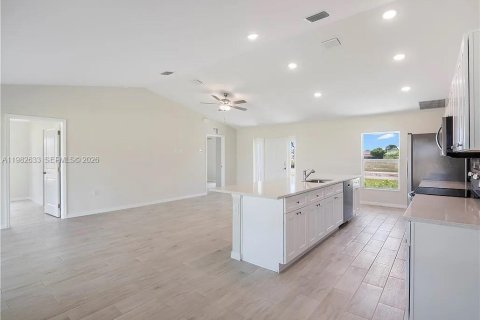 Casa en venta en Cape Coral, Florida, 4 dormitorios, 156.35 m2 № 2049146 - foto 7