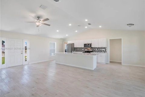 Casa en venta en Cape Coral, Florida, 4 dormitorios, 156.35 m2 № 2049146 - foto 8