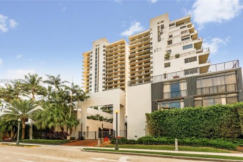 Condominio en alquiler en Miami, Florida, 2 dormitorios, 170.01 m2 № 2031009 - foto 19
