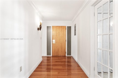 Condo in Miami, Florida, 2 bedrooms  № 2031009 - photo 9