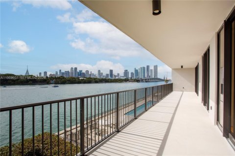 Condo in Miami, Florida, 2 bedrooms  № 2031009 - photo 10