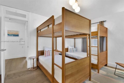 Casa en venta en Miami Beach, Florida, 12 dormitorios, 435.62 m2 № 1972287 - foto 20