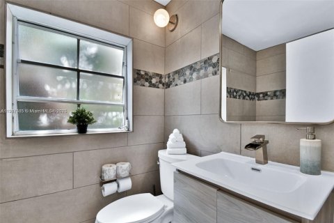 Casa en venta en Miami Beach, Florida, 12 dormitorios, 435.62 m2 № 1972287 - foto 30