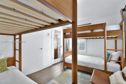 Casa en venta en Miami Beach, Florida, 12 dormitorios, 435.62 m2 № 1972287 - foto 27