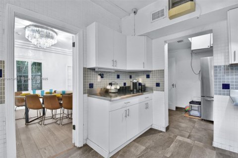 Casa en venta en Miami Beach, Florida, 12 dormitorios, 435.62 m2 № 1972287 - foto 14