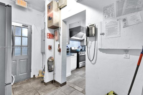 Casa en venta en Miami Beach, Florida, 12 dormitorios, 435.62 m2 № 1972287 - foto 17