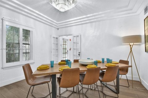 Casa en venta en Miami Beach, Florida, 12 dormitorios, 435.62 m2 № 1972287 - foto 8