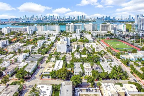 Casa en venta en Miami Beach, Florida, 12 dormitorios, 435.62 m2 № 1972287 - foto 2