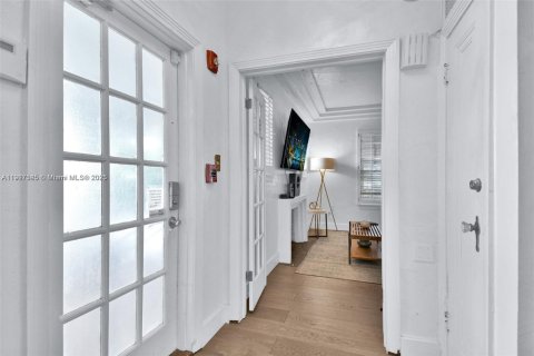 Casa en venta en Miami Beach, Florida, 12 dormitorios, 435.62 m2 № 1972287 - foto 13