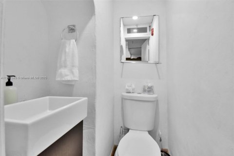 Casa en venta en Miami Beach, Florida, 12 dormitorios, 435.62 m2 № 1972287 - foto 16