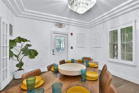 Casa en venta en Miami Beach, Florida, 12 dormitorios, 435.62 m2 № 1972287 - foto 11