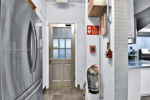 Casa en venta en Miami Beach, Florida, 12 dormitorios, 435.62 m2 № 1972287 - foto 15