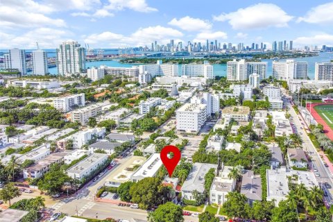 Casa en venta en Miami Beach, Florida, 12 dormitorios, 435.62 m2 № 1972287 - foto 1