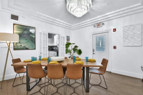 Casa en venta en Miami Beach, Florida, 12 dormitorios, 435.62 m2 № 1972287 - foto 10
