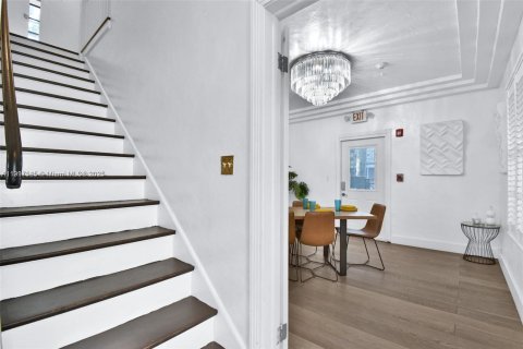 Casa en venta en Miami Beach, Florida, 12 dormitorios, 435.62 m2 № 1972287 - foto 12
