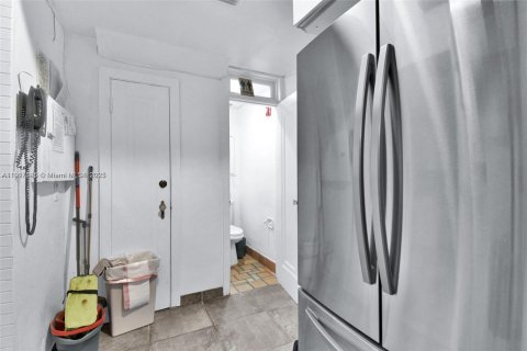 Casa en venta en Miami Beach, Florida, 12 dormitorios, 435.62 m2 № 1972287 - foto 18