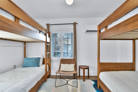 Casa en venta en Miami Beach, Florida, 12 dormitorios, 435.62 m2 № 1972287 - foto 25