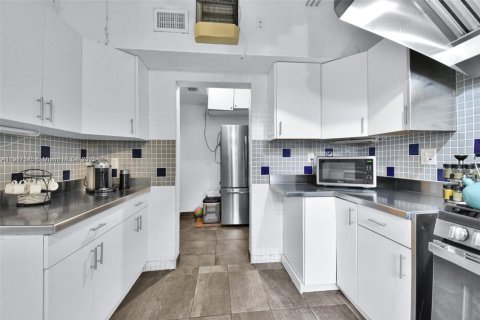 Casa en venta en Miami Beach, Florida, 12 dormitorios, 435.62 m2 № 1972287 - foto 5