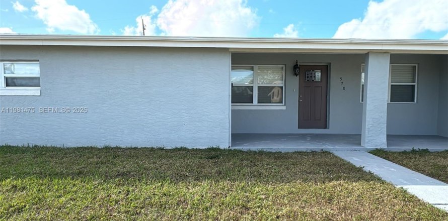 Дом в Порт-Шарлотт, Флорида 3 спальни, 134.62м2 № 2043659