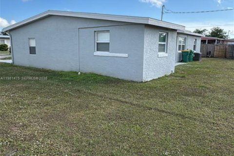 Купить виллу или дом в Порт-Шарлотт, Флорида 3 спальни, 134.62м2, № 2043659 - фото 2