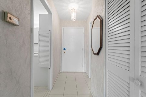 Condo in Belleair Bluffs, Florida, 1 bedroom  № 2111858 - photo 20