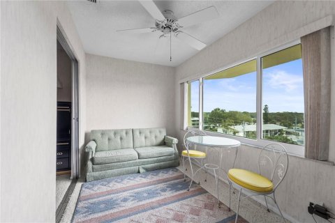 Condo in Belleair Bluffs, Florida, 1 bedroom  № 2111858 - photo 13