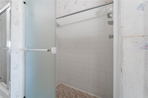 Condo in Belleair Bluffs, Florida, 1 bedroom  № 2111858 - photo 19