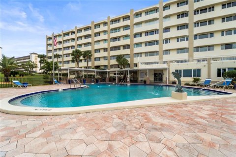 Condominio en Belleair Bluffs, Florida, 1 dormitorio  № 2111858