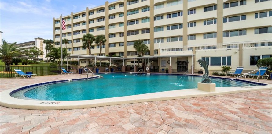 Condo in Belleair Bluffs, Florida, 1 bedroom  № 2111858