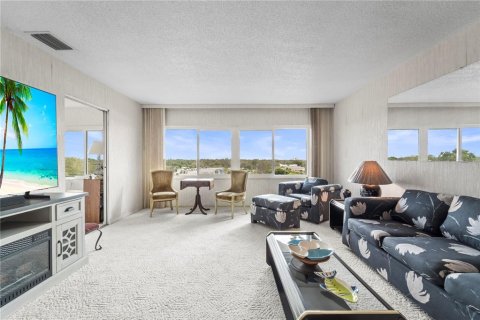 Condo in Belleair Bluffs, Florida, 1 bedroom  № 2111858 - photo 7