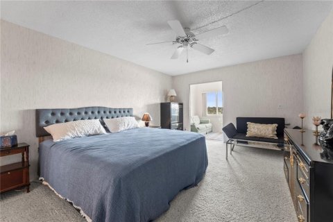 Condo in Belleair Bluffs, Florida, 1 bedroom  № 2111858 - photo 16