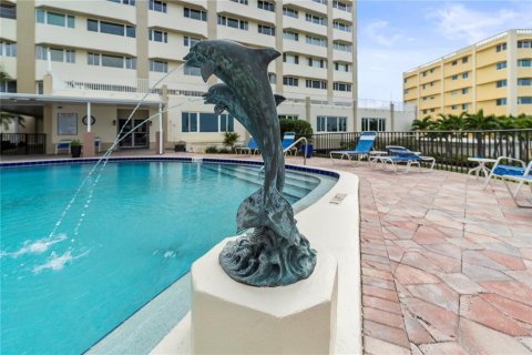 Condo in Belleair Bluffs, Florida, 1 bedroom  № 2111858 - photo 23