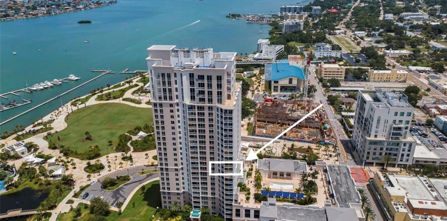 Condominio en Clearwater, Florida, 2 dormitorios  № 2305213