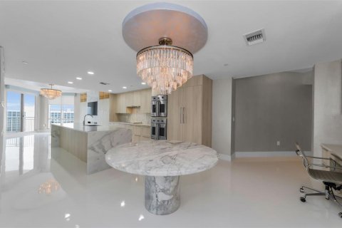 Condominio en venta en Clearwater, Florida, 2 dormitorios, 155.7 m2 № 2305213 - foto 12