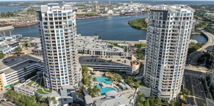 Condo in Tampa, Florida, 2 bedrooms № 1780848