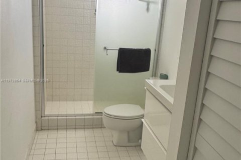 Condo in Miami Beach, Florida, 2 bedrooms  № 2038374 - photo 20