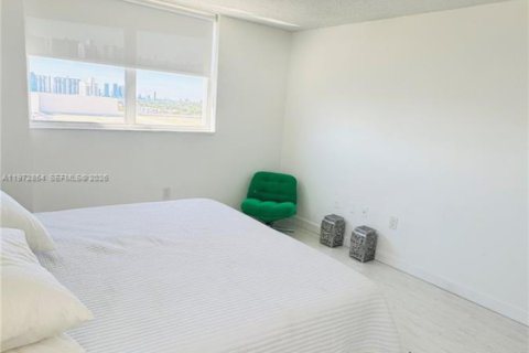 Condo in Miami Beach, Florida, 2 bedrooms  № 2038374 - photo 13