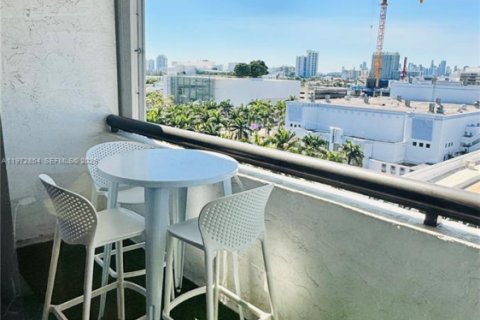 Condo in Miami Beach, Florida, 2 bedrooms  № 2038374 - photo 27
