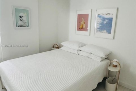 Condo in Miami Beach, Florida, 2 bedrooms  № 2038374 - photo 18