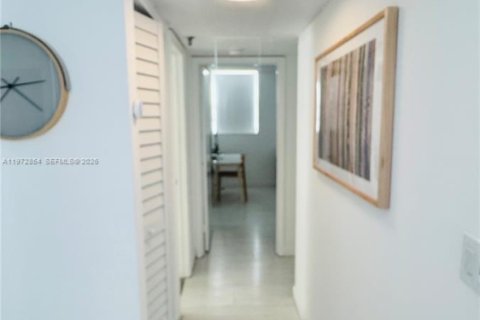 Condo in Miami Beach, Florida, 2 bedrooms  № 2038374 - photo 10