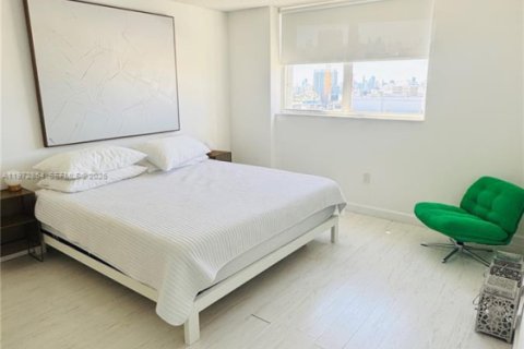 Condo in Miami Beach, Florida, 2 bedrooms  № 2038374 - photo 11