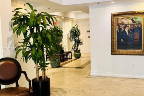 Condo in Miami Beach, Florida, 2 bedrooms  № 2038374 - photo 28