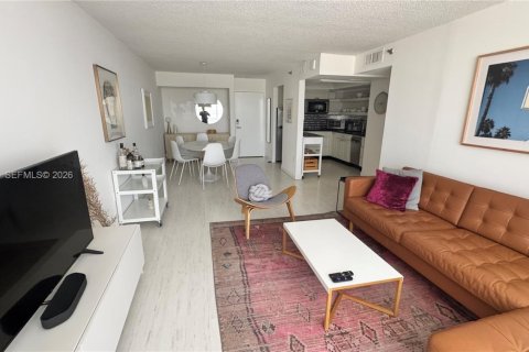 Condo in Miami Beach, Florida, 2 bedrooms  № 2038374 - photo 4