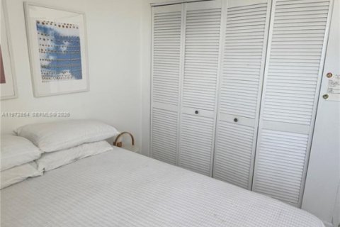 Condo in Miami Beach, Florida, 2 bedrooms  № 2038374 - photo 19