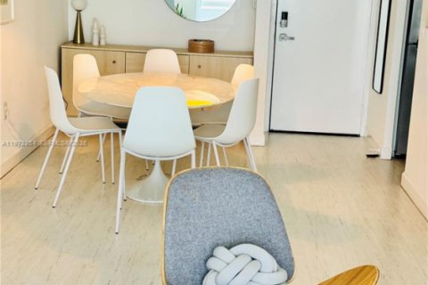 Condo in Miami Beach, Florida, 2 bedrooms  № 2038374 - photo 5