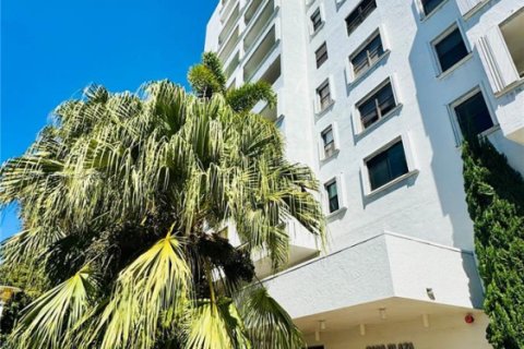 Condo in Miami Beach, Florida, 2 bedrooms  № 2038374 - photo 30