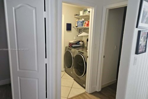 Купить таунхаус в Дорал, Флорида 3 спальни, 173.08м2, № 1957311 - фото 29