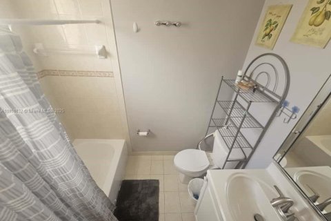 Купить таунхаус в Дорал, Флорида 3 спальни, 173.08м2, № 1957311 - фото 28